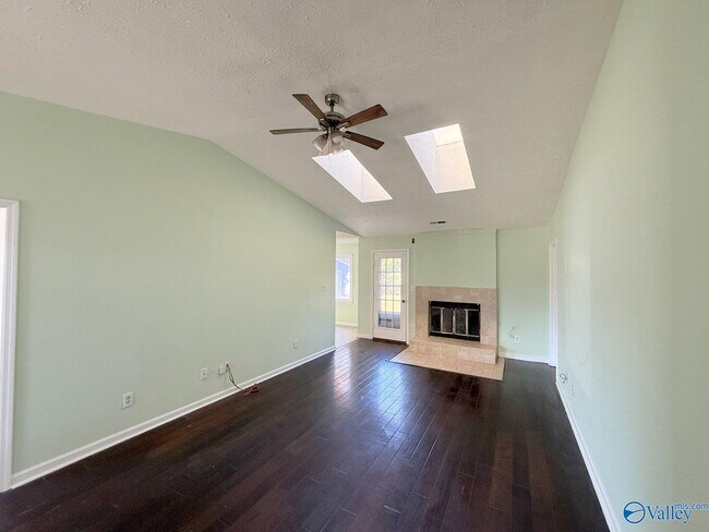 Building Photo - 158 Lewis Ln