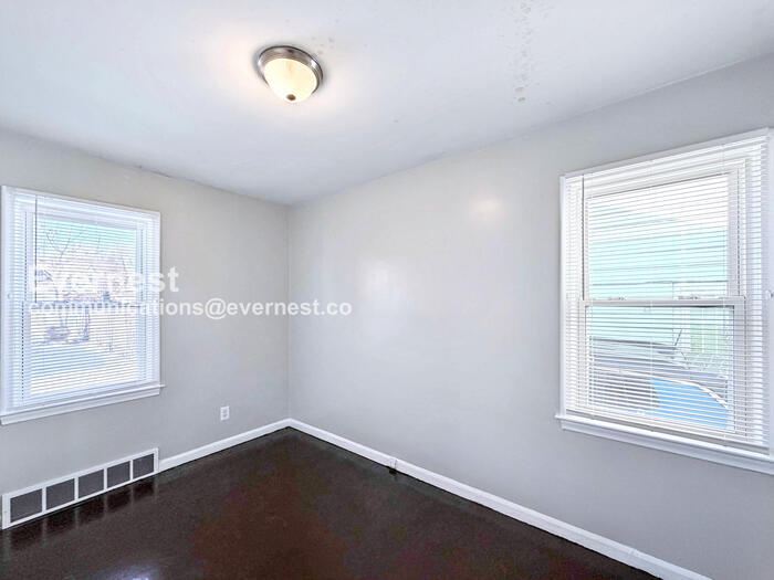 Building Photo - 18559 Mackay St