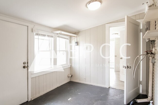 Building Photo - 4701 S 30th W Ave