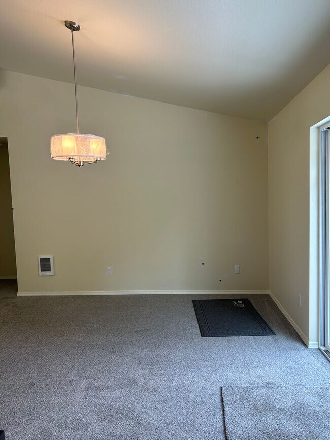 Building Photo - Brand New Home
