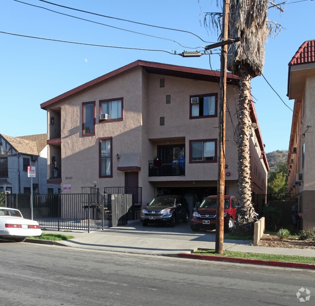 Primary Photo - 5010 Echo St