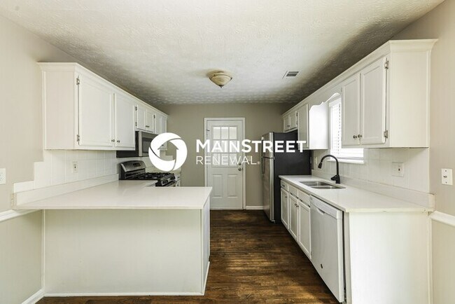Building Photo - 3 Bedroom Pet-Friendly Home in DOUGLASVILLE, GA with Main Street Renewal
