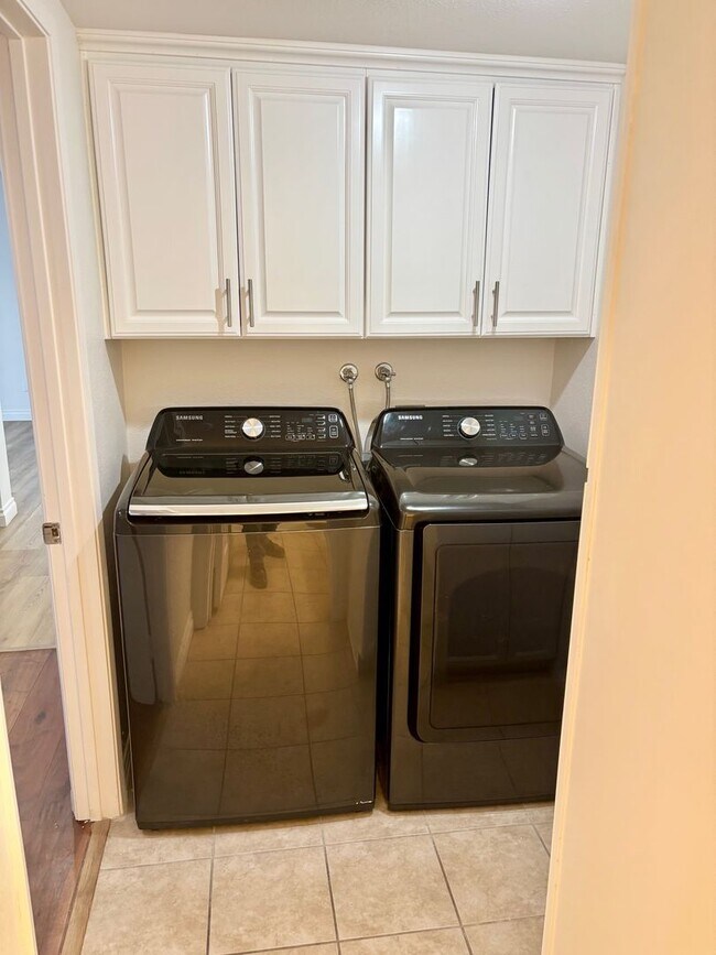 Building Photo - 514 Derby Rd