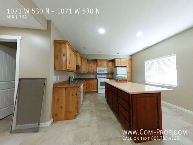 Building Photo - 1071 W 530 N