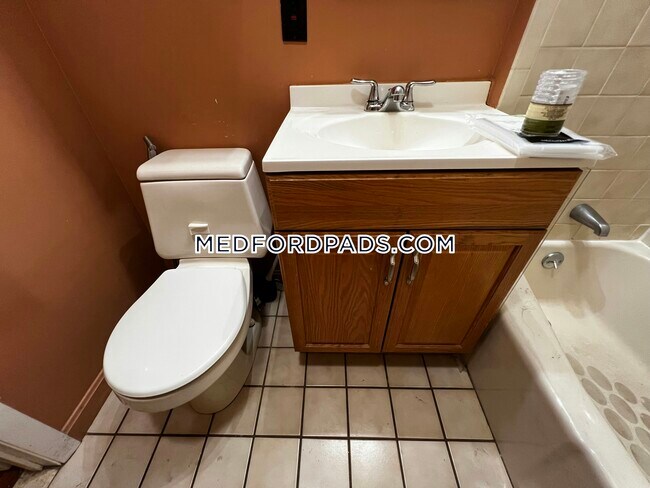 Building Photo - 128 Princeton St