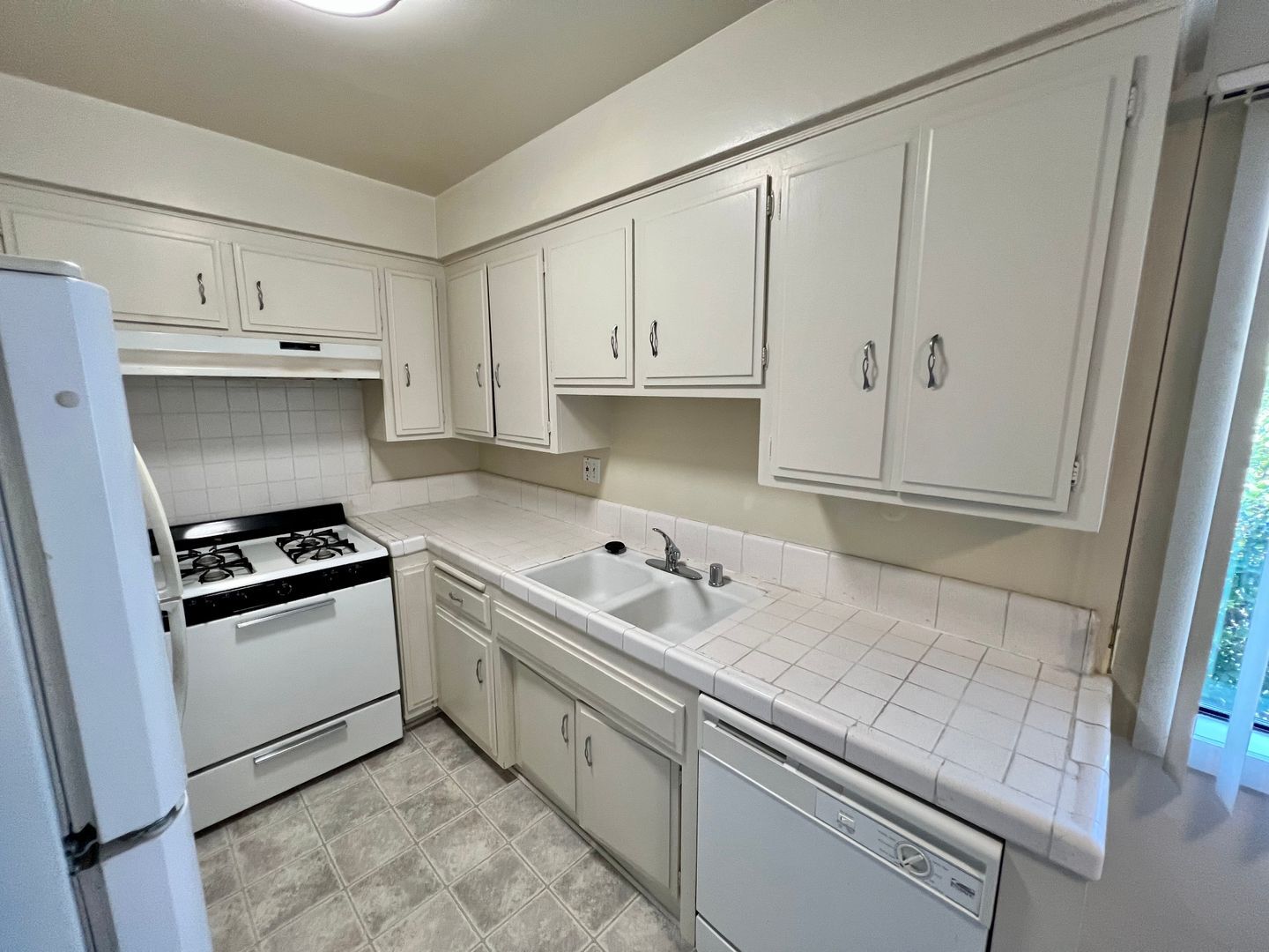 Building Photo - 3510 Clarington Ave