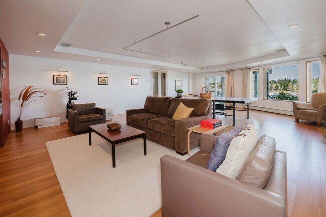 Building Photo - Furnished Bainbridge Island Waterfront Home with Incredible Views