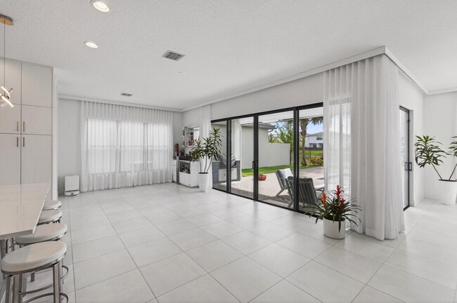 Building Photo - 17222 Blue Bayou Dr