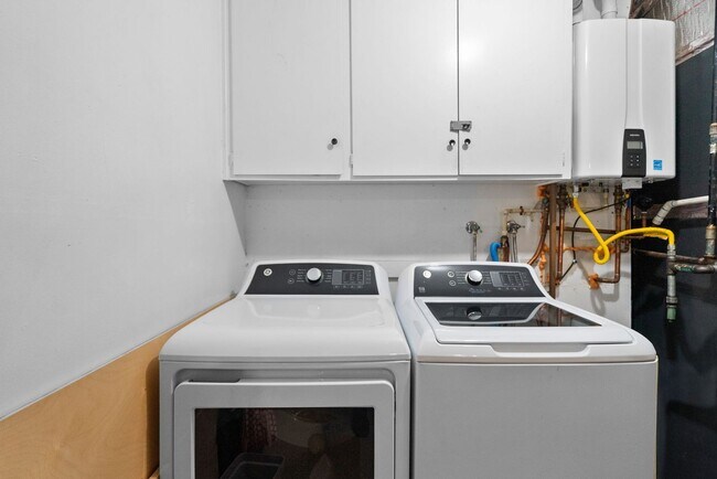 Building Photo - 7.5 Month Furnished Condo at Collwood Manor