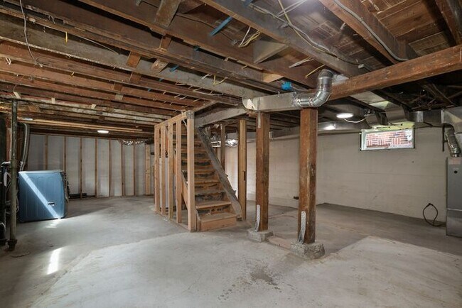 Building Photo - Gorgeous Remodeled West Seattle Craftsman w/ Air Conditioning