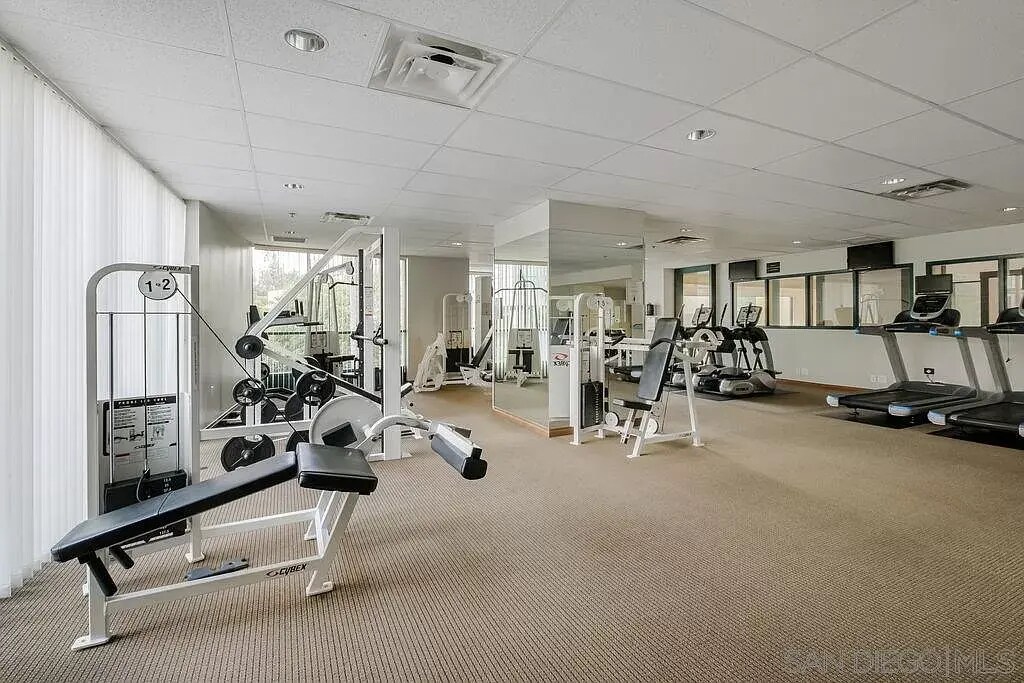 Building Photo - 555 Front St