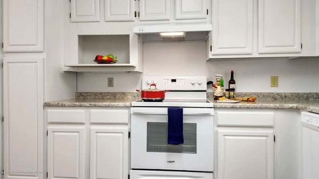 Building Photo - 3BR/2.5BA Townhouse Available July 1st!!! - Great Residential Neighborhood!!