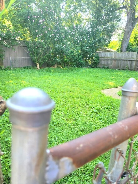 Fenced Rear Yard - 26 Pound St