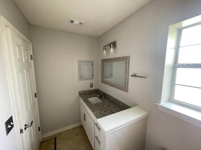 Building Photo - 9712 Seafarer's Way