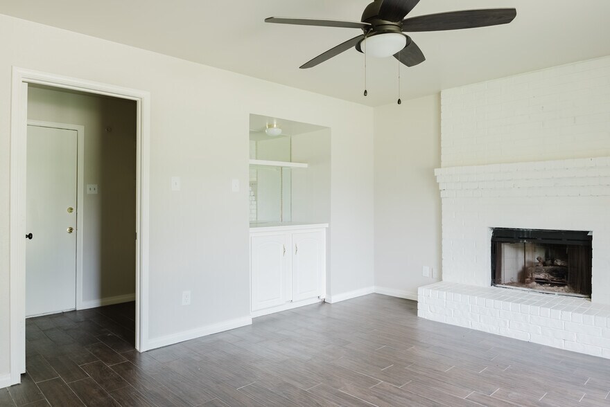 Building Photo - 2637 Austin Dr