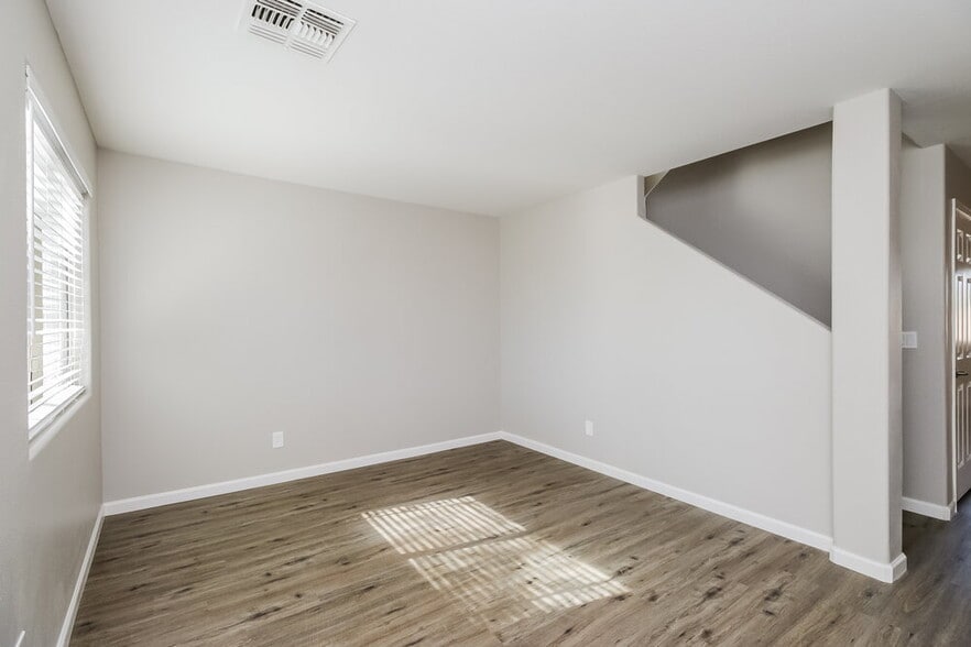 Building Photo - 1836 E Silversmith Trail