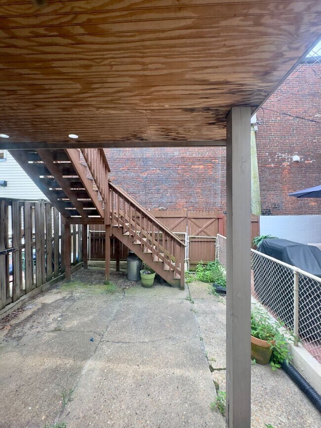 Building Photo - 5 E Randall St