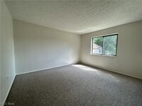 Building Photo - 125 Orchard Dr