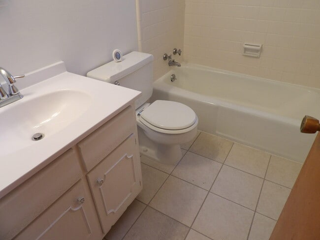 Building Photo - 837 Malabu Dr