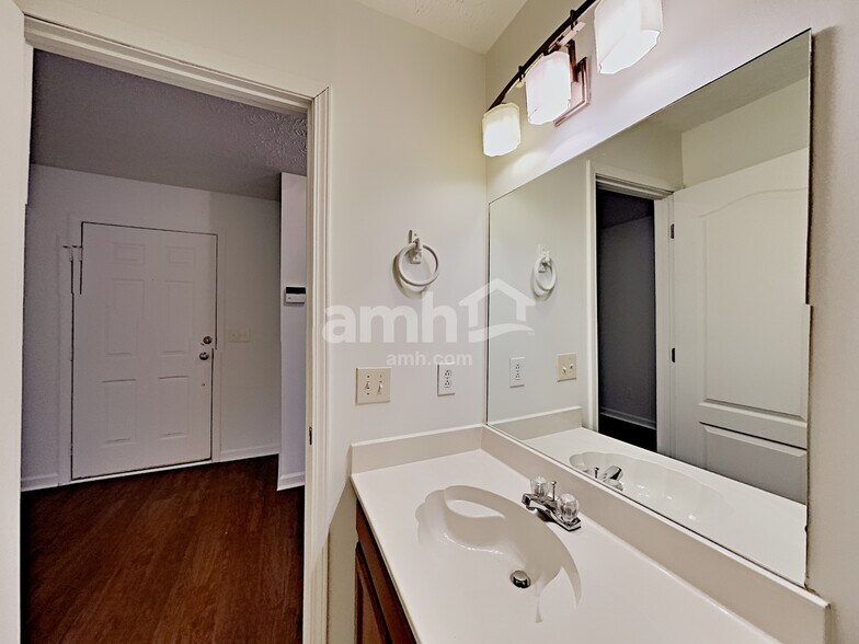 Building Photo - 113 Buttonwood Dr