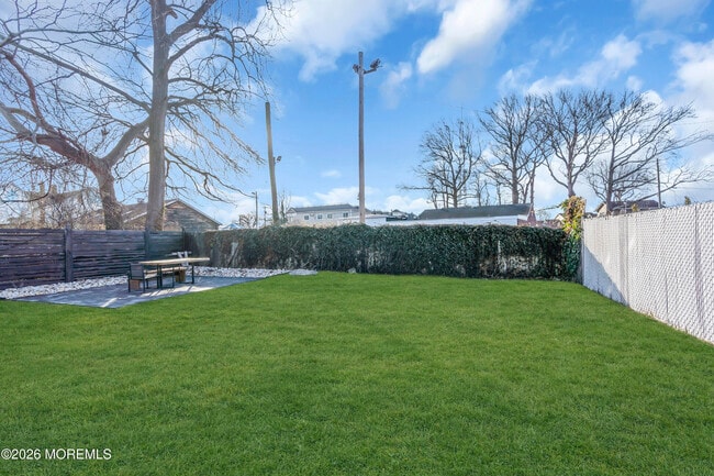 Building Photo - 709 17th Ave
