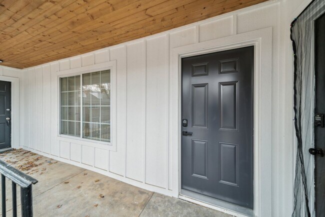 Building Photo - 1 Bed 1 Bath - Remodel