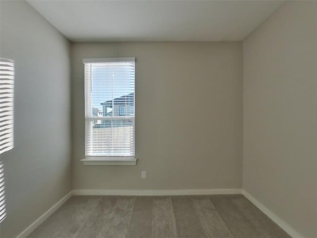 Building Photo - 612 Lindheimer Ln