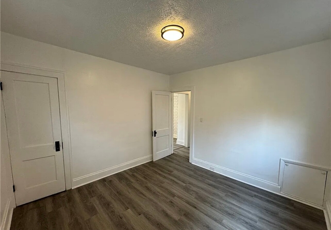 Building Photo - 3732 E 144th St