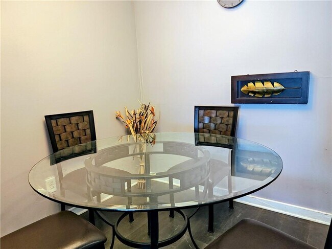 Building Photo - 2805 Northeast Expy