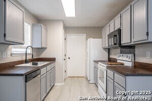 Building Photo - 423 Golden Walk