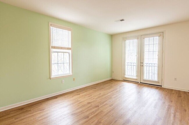 Building Photo - 710 Walker Square