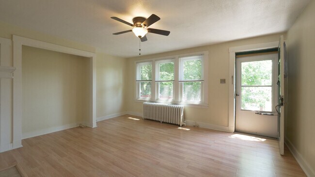 Building Photo - LaCros 145