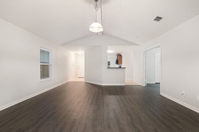 Building Photo - Luckey Ranch Single Story 3 bedroom with d...