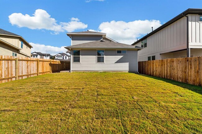 Building Photo - 348 Rend Dr