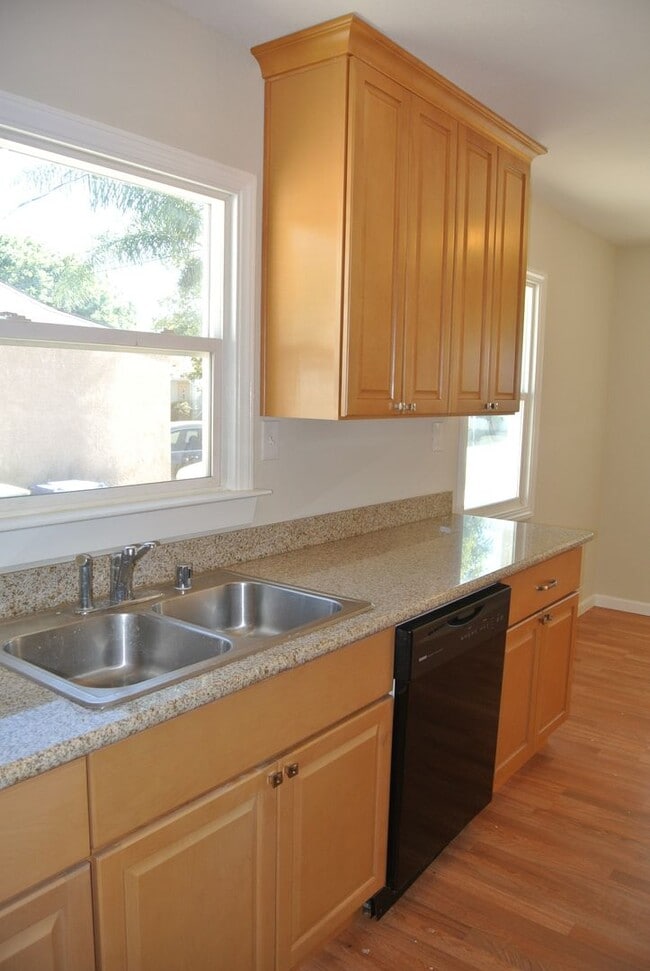 Building Photo - **COMING SOON** Adorable 2 Bedroom, 1 Bath...