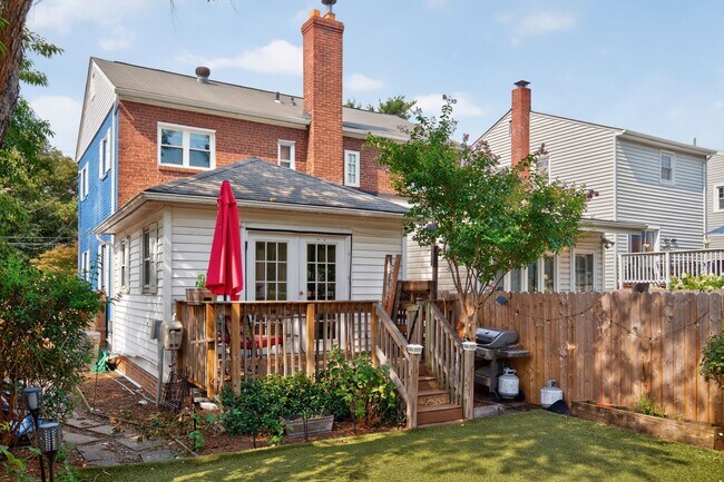 Building Photo - 327 Ashby St