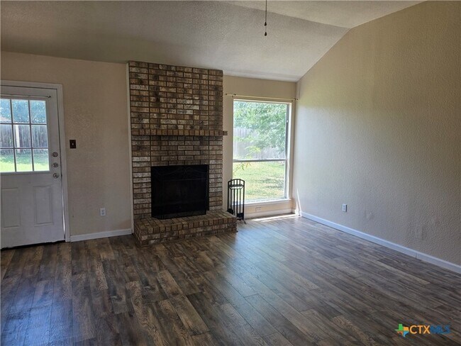 Building Photo - 3007 Nancy Jane Dr