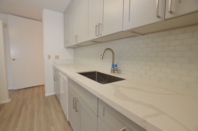 Building Photo - Century Center 2 bed, 2 bath, 1 parking 10...
