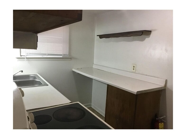 Building Photo - 1016 Greens Lake Rd