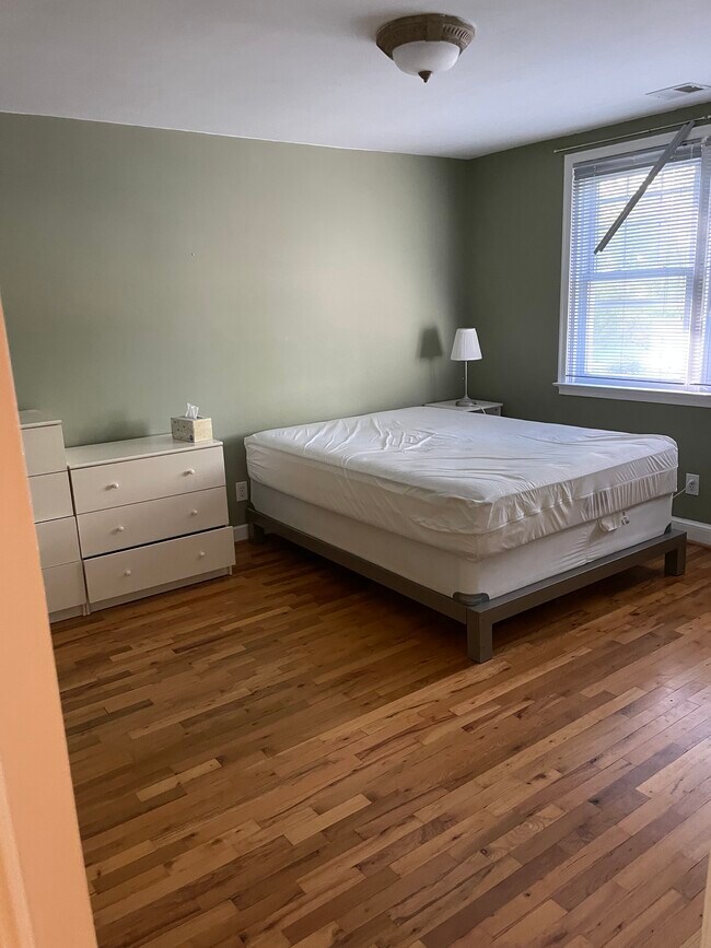 Building Photo - 500 E Lancaster Ave