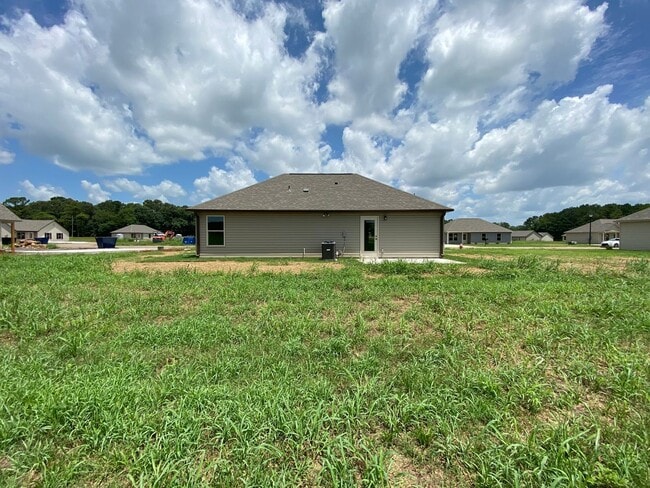 Building Photo - Home for Rent in Talladega, AL!!! Available to View with 48 Hours Notice!