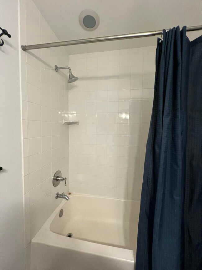 Building Photo - 1335 W Main St