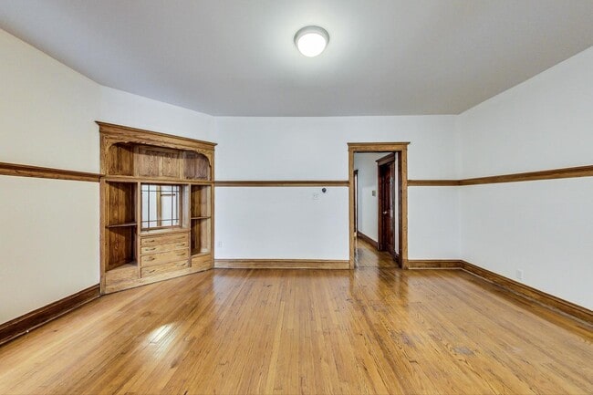 Building Photo - 3515 N Wilton Ave
