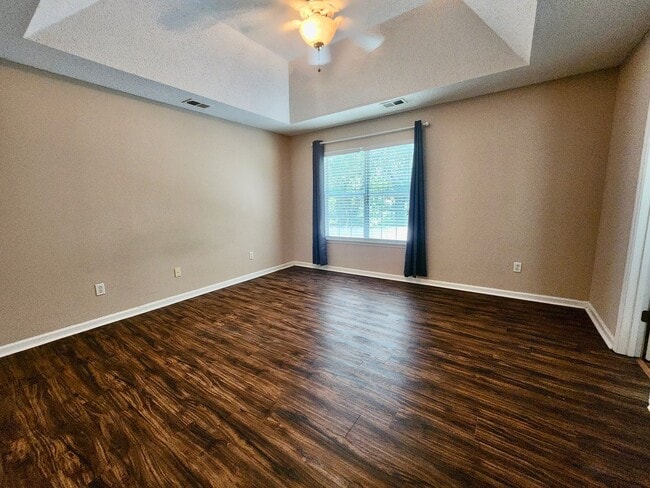 Building Photo - Charming 4 Bedroom Home in Center Lake Subdivision - Mt. Pleasant