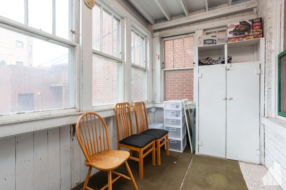 Building Photo - 1538 W Wrightwood Ave