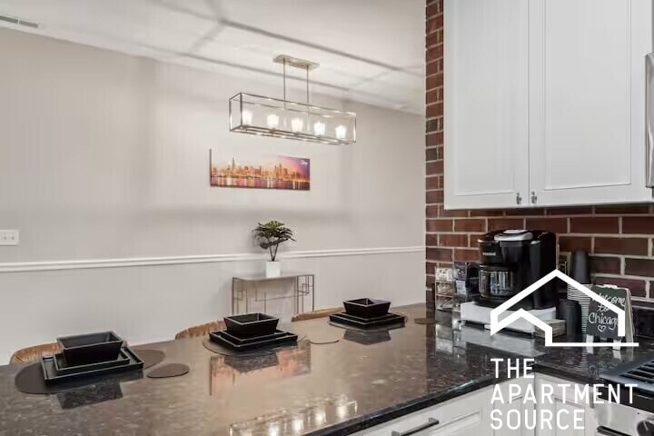 Building Photo - 3935 S Wells St