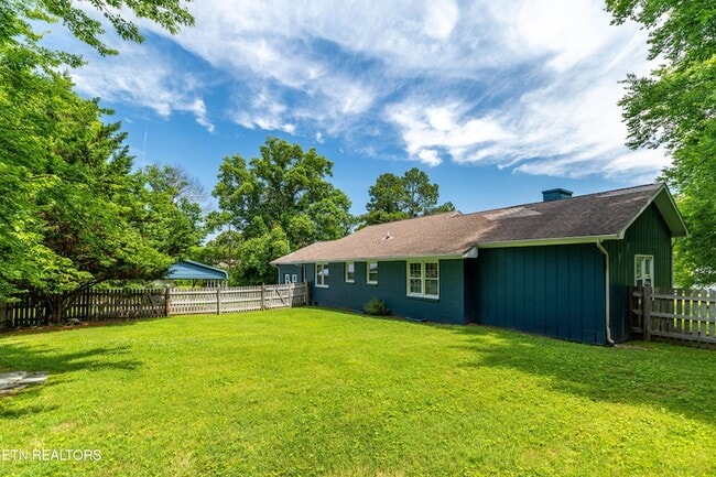 Building Photo - 201 Farlow Dr