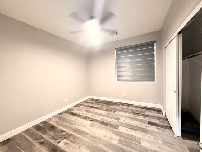 Building Photo - Five bedroom home in Henderson with downstairs bedroom and pool And Spa