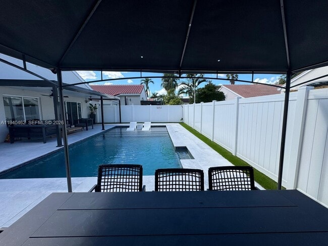 Building Photo - 3321 SW 51st St