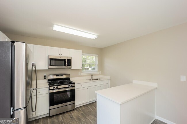Building Photo - 5285 Chantilly Terrace